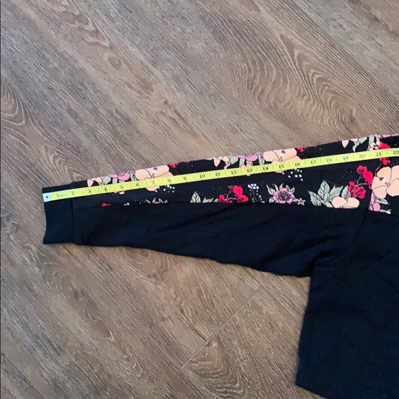 Puma Floral Cropped Sweater - Picture 6 of 7